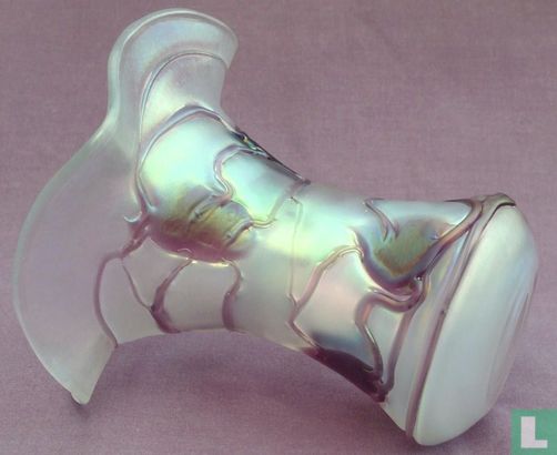 Purple Threaded Art Glass vase.  - Bild 2