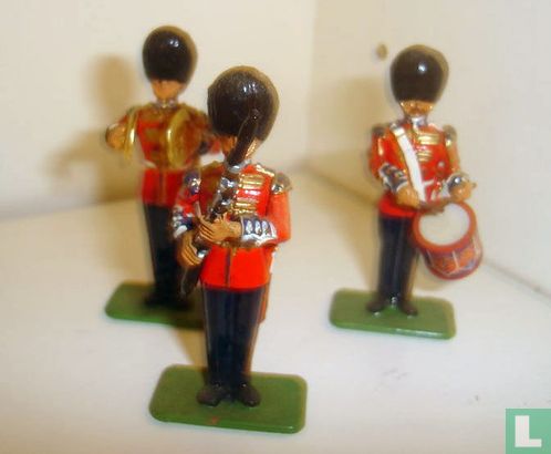 Scots Guards: Bassoon,Side Drum and Cymbals - Afbeelding 1