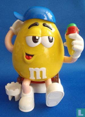 M&M's Geel in een strandstoel - Image 1