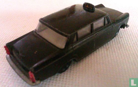 Fiat 1800 Taxi - Image 2