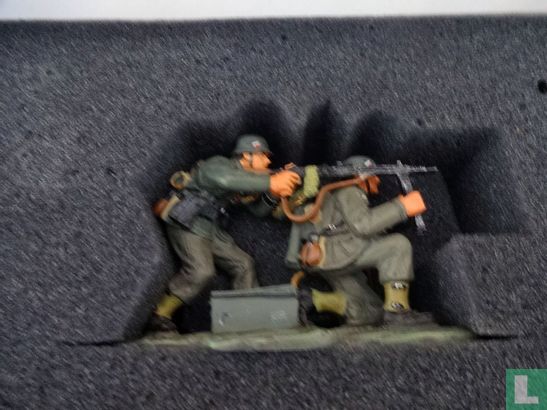 German Machine Gun Team - Image 3