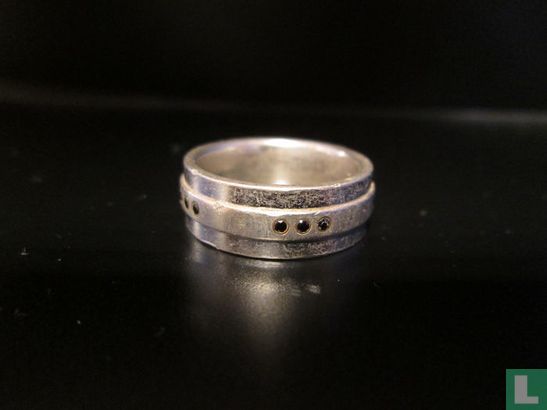 Zilveren Ring, Met Kleine Onyxstenen - Image 1