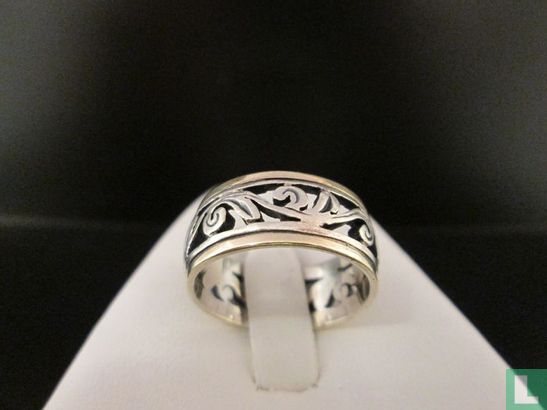Zilveren Ring, Met Sierlijk en Goudkleurige Rand - Image 2