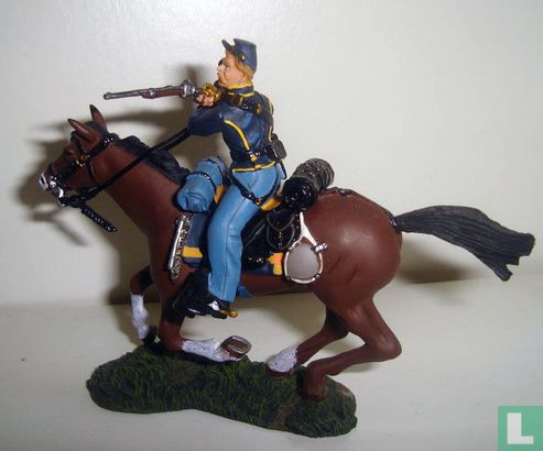 Union Cavalry Trooper Charging with Carbine - Image 2