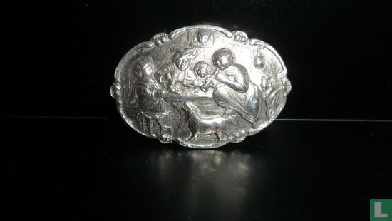 Zilveren Broche, Gezin Afgebeeld