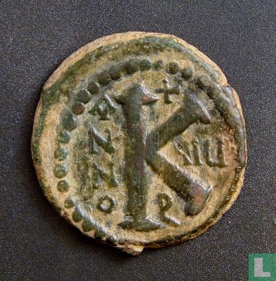 Byzantijnse Rijk  AE 1/2 follis (20 nummi)  565-578 AD, Justinus II, Constantinopel, Antiochië, 571-572 AD - Afbeelding 2