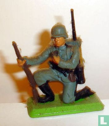 Wehrmacht soldier radioman - Image 1