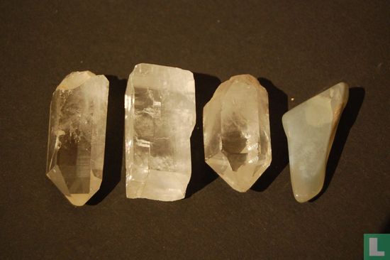 Bergkristal veschillende stukken