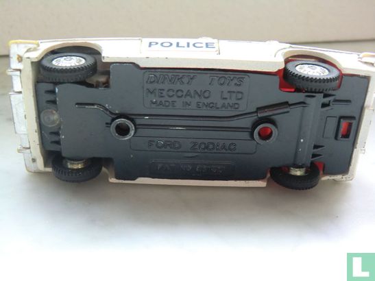 Ford Zodiac Mk 4 Police Car - Image 2