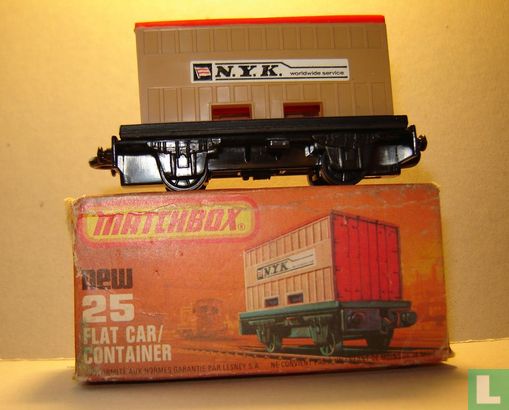 Flat Car & Container - Image 1