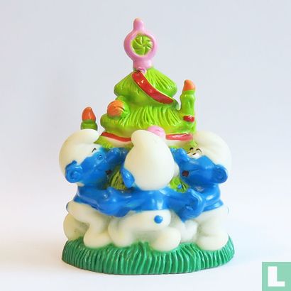 Three Smurfs around Christmas tree - Image 1