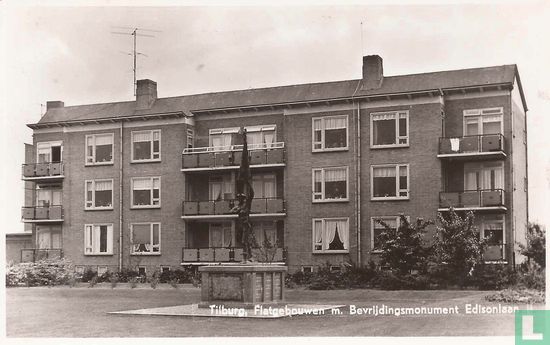 Tilburg, Flatgebouw m. Bevrijdingsmonument  - Afbeelding 1