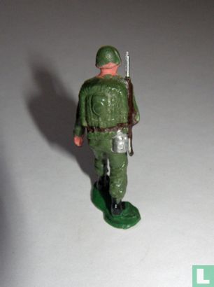 Soldier with rifle - Image 2