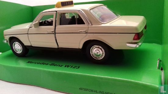 Mercedes W123 Taxi - Image 2