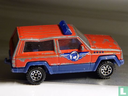 Jeep Cherokee with Triang Roof Light - Image 2