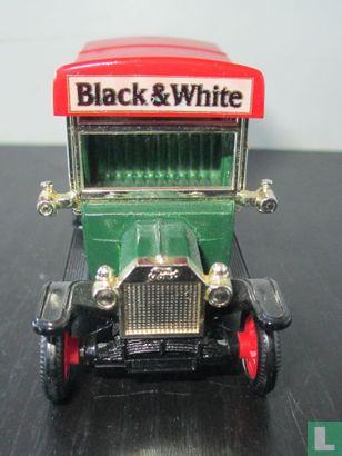 Ford Model-T Van Black&White - Image 2