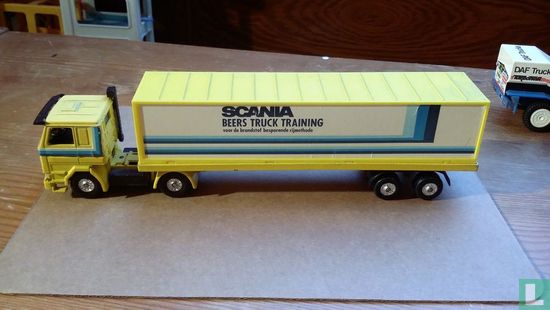 Scania 111 'Beers truck training' - Afbeelding 1