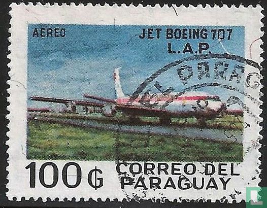 B 707 airliner