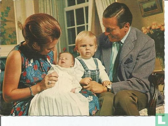 H.K.H. Prinses Beatrix en Z.K.H. Prins Claus met hun twee prinsjes