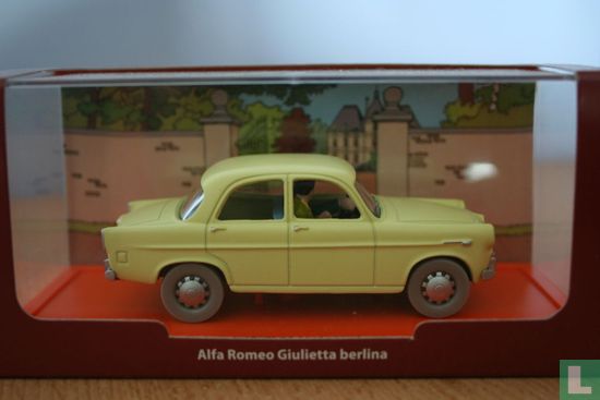 De Alfa Romeo van de journalisten uit 'De juwelen van Bianca Castafiore"' - Afbeelding 1