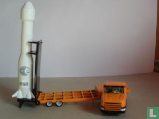Low loader with ESA rocket - Image 2