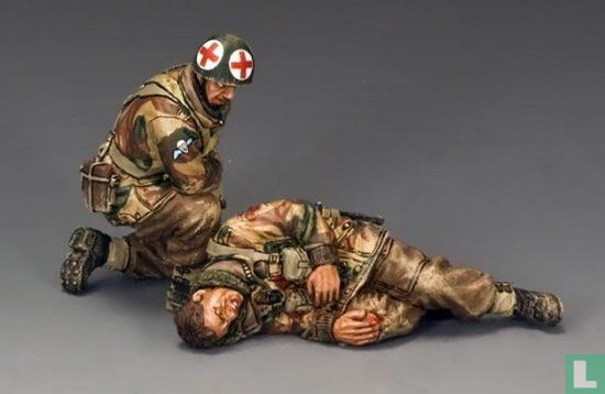 Medic and Wounded Para - Afbeelding 1
