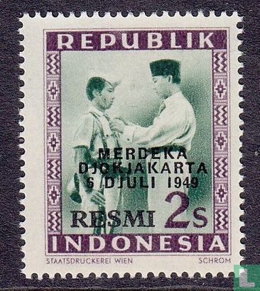 Soekarno decorates soldiers, with overprint