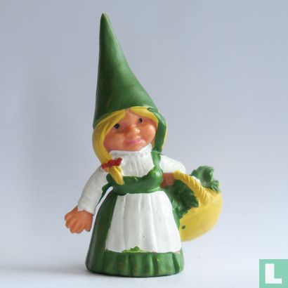 Lisa avec panier [robe verte] - Image 1