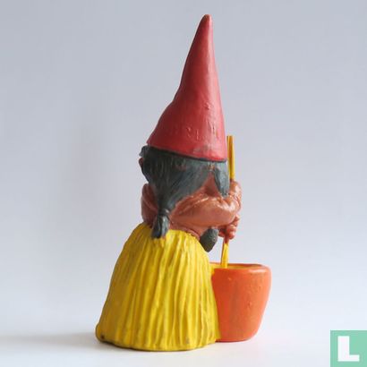 Gnome de l'Afrique; femelle avec marmite - Image 2