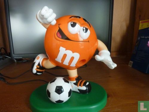m & m Orange (Fußball)