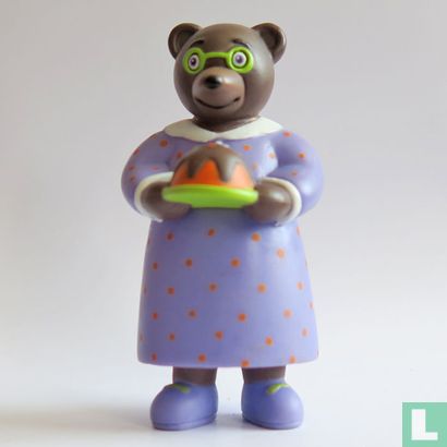 Grandma Bear with cake - Image 1