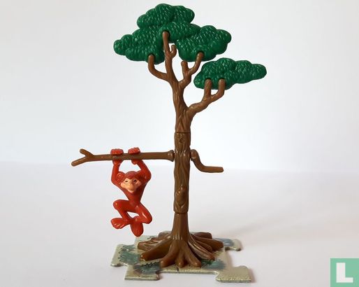 Monkey in tree - Image 1