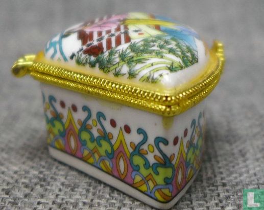 China  2 Woman Inside  Jewelry Pearls Porcelain Box  2016 - Afbeelding 3
