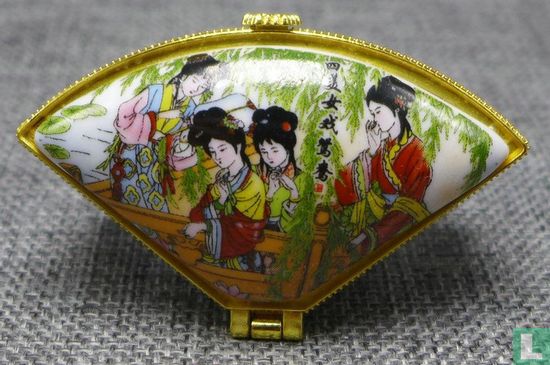 China  4 Woman Under Willow Jewelry Pearls Porcelain Box  2016 - Image 1