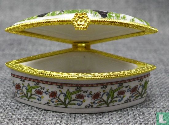 China  4 Woman Under Willow Jewelry Pearls Porcelain Box  2016 - Afbeelding 2