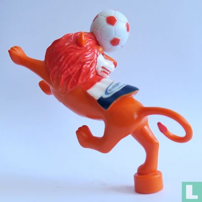 Lion with football - Image 2