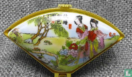 China  2 Woman & Pond Jewelry Pearls Casket Ring Porcelain Box  2016 - Bild 1