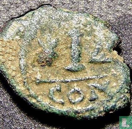 Byzantijnse Rijk 10 nummi (1/4 follis, Maurice Tiberius) 582-602 n. Chr. - Afbeelding 1