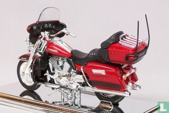 Harley-Davidson FLHTK Electra Glide Ultra Limited - Image 3