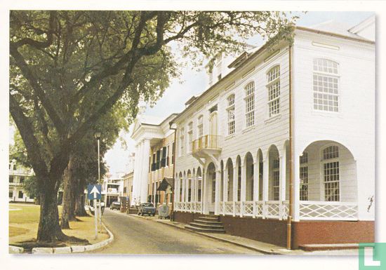 Suriname: Paramaribo: Duplessis gebouw, gerestaureerd