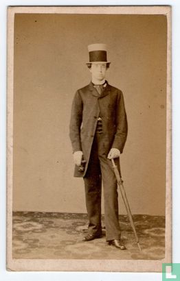 Jongeheer met hoge hoed en paraplu - Afbeelding 1