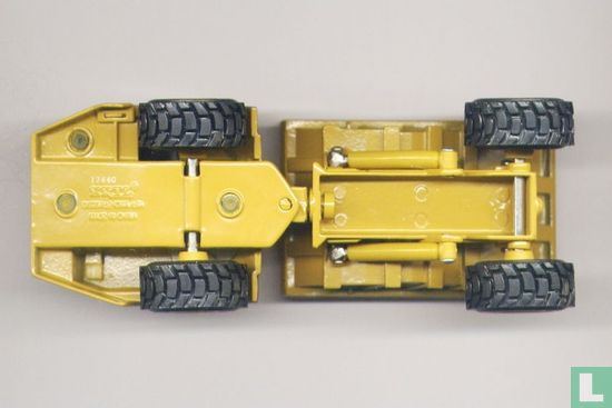 Caterpillar D25D Articulated Dump Truck - Image 3
