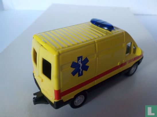 Peugeot Boxer Ambulance 'België' - Afbeelding 2