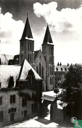 Abbaye de Maredsous - Eglise et vue de l'Ecole abbatiale
