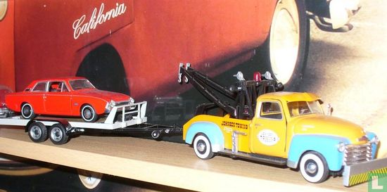 Chevrolet 3100 Tow Truck ’Johnson Towing' + plateau - Image 3