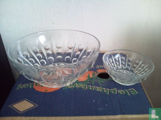 Set 2 Arcoroc France,buttercup vingerafdruk bowls, vintage - Image 1