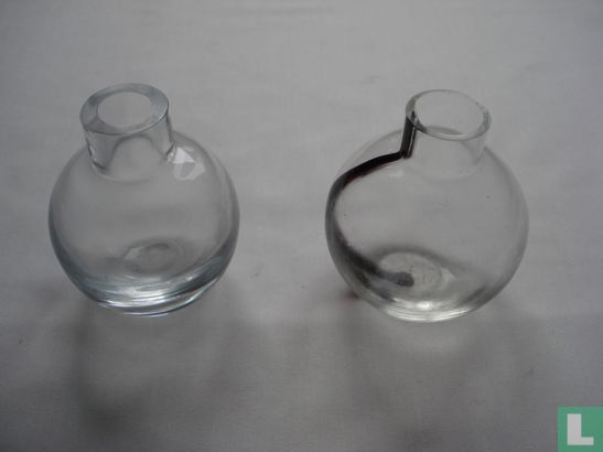 Onbekende 2 Glazen bollettjes / Vaasjes - Afbeelding 1