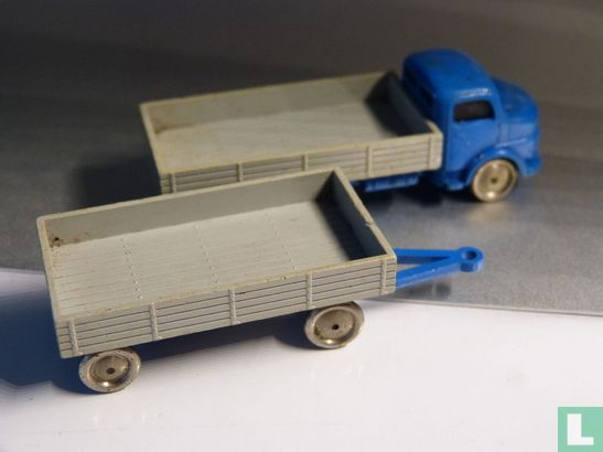 Mercedes Truck and trailer  - Image 3