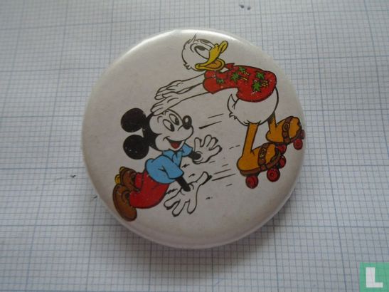 Mickey en Donald Duck op rolschaatsen