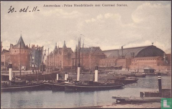 Prins Hendrikkade met Centraal Station.